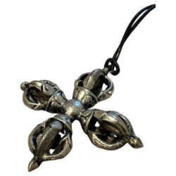 Vajra dubbele verzilverde hanger aan koord D12