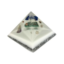 Orgonite piramide gevuld met Aventurijn en Lapis Lazuli