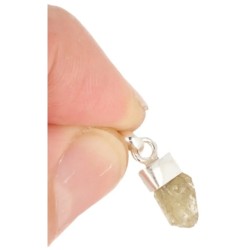 Chrysoberyl hanger met zilveren kapje