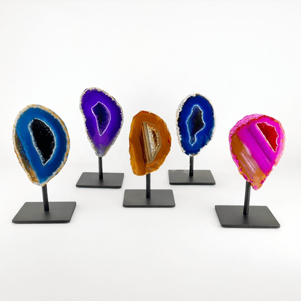 S4H® Gekleurde Agaat op Standaard (13 cm) – Braziliaanse Agaatschijf – Unieke Edelsteen Decoratie | ± 400g